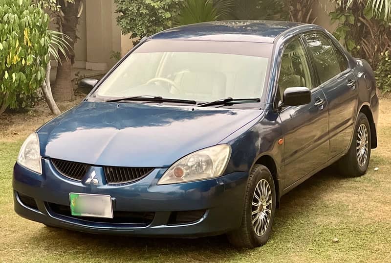 Mitsubishi Lancer GLX 2005, excellent condition. 1