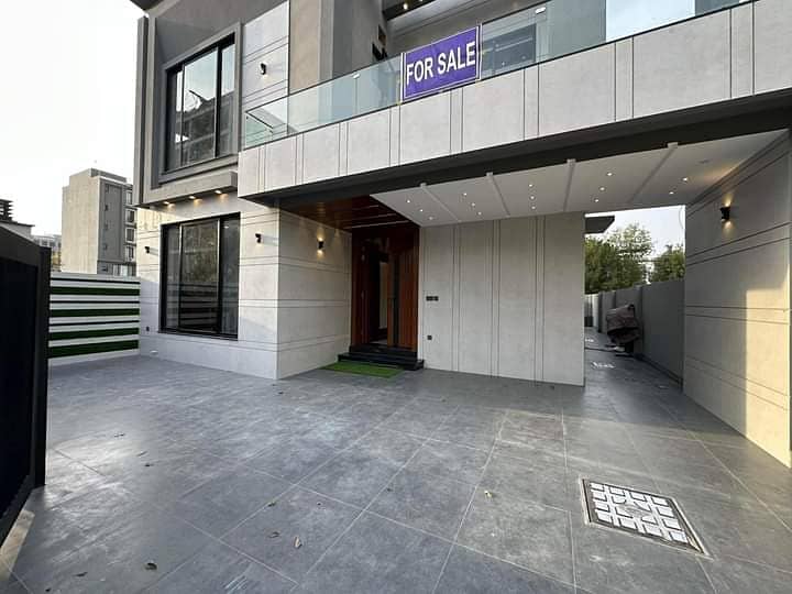 10 Marla Modern Design Owner's Built House Is Available For Sale In Iqbal Block 0