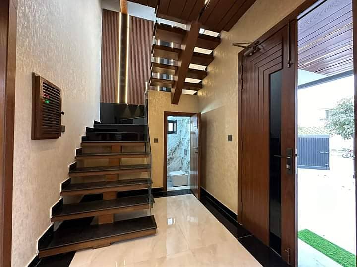 10 Marla Modern Design Owner's Built House Is Available For Sale In Iqbal Block 8