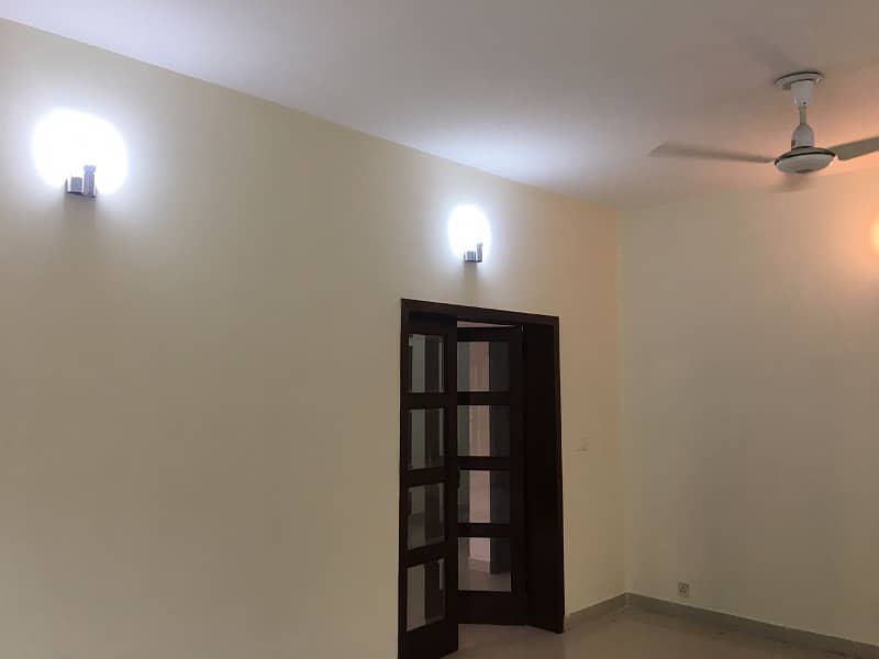 10 Marla 03 Bedroom House Available For Rent In Askari 10 Sector-E Lahore Cantt 8