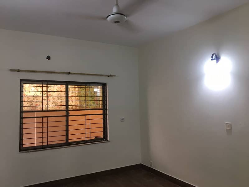 10 Marla 03 Bedroom House Available For Rent In Askari 10 Sector-E Lahore Cantt 11