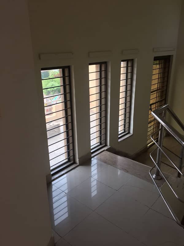 10 Marla 03 Bedroom House Available For Rent In Askari 10 Sector-E Lahore Cantt 19