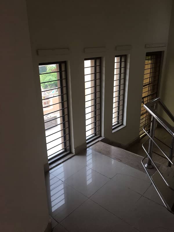 10 Marla 03 Bedroom House Available For Rent In Askari 10 Sector-E Lahore Cantt 22