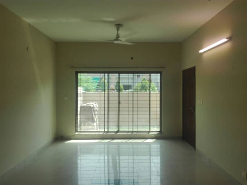 10 Marla 03 Bedroom House Available For Rent In Askari 10 Sector-E Lahore Cantt 35