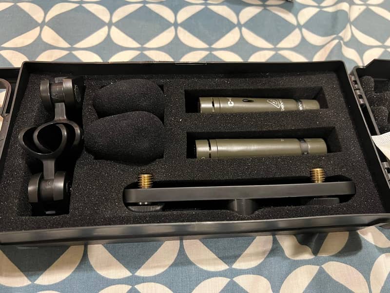 Behringer C-4 ( 2 matched studio Condenser Microphones w/ Accessories) 1