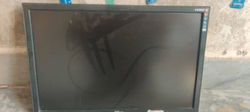 22 inch lcd PC wale ha all ok ha 5