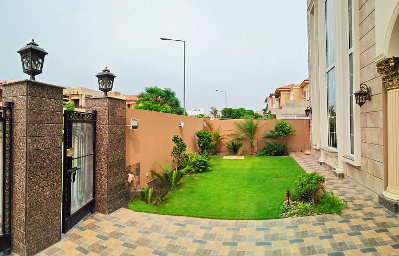 01 Kanal Slightly Used Well Maintained Like Brand New Most Elegant Bungalow For Sale In DHA Phase-5 Near To Park 1