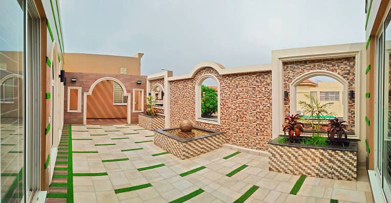 01 Kanal Slightly Used Well Maintained Like Brand New Most Elegant Bungalow For Sale In DHA Phase-5 Near To Park 12