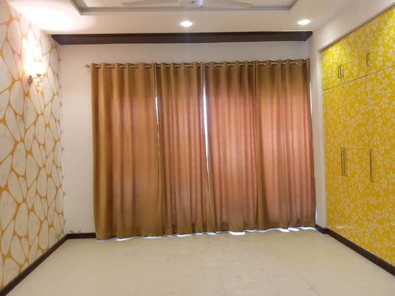 01 Kanal Slightly Used Well Maintained Like Brand New Most Elegant Bungalow For Sale In DHA Phase-5 Near To Park 25