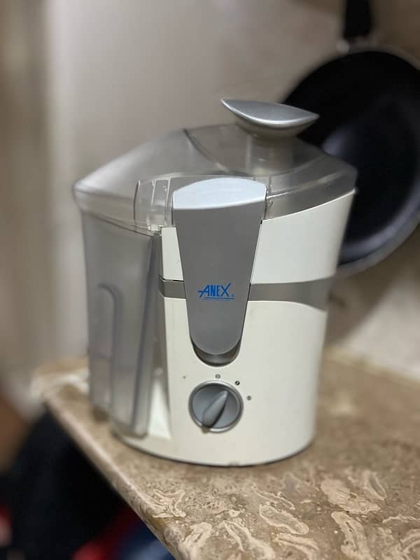 both juicer machine for sell in 1 price (read add) 4