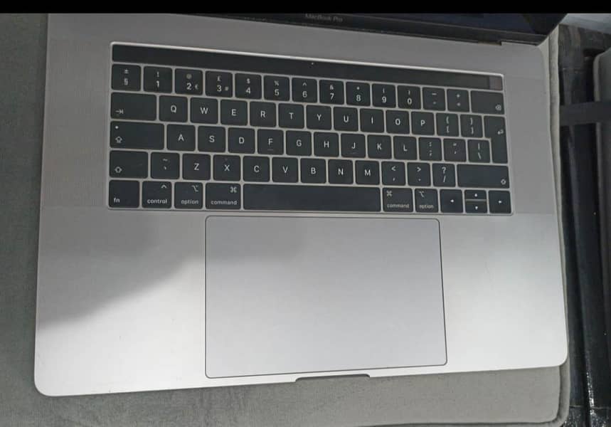 MacBook Pro i7 2019 Model 15.5 Inches 16gb / 256 gb 0