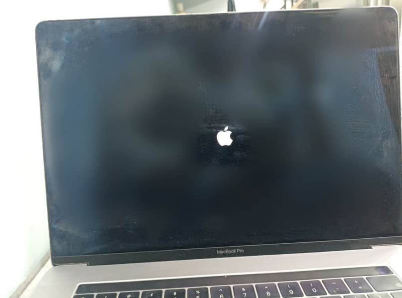 MacBook Pro i7 2019 Model 15.5 Inches 16gb / 256 gb 1