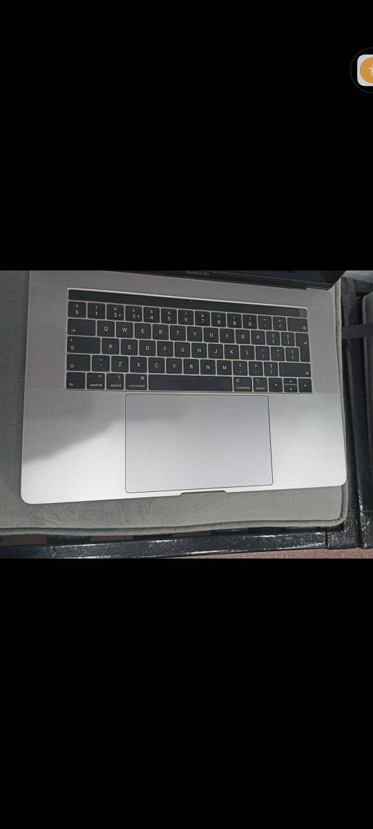 MacBook Pro i7 2019 Model 15.5 Inches 16gb / 256 gb 5