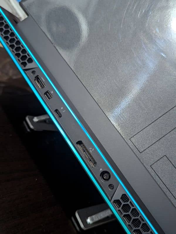 Dell Alienware M15 R3 7