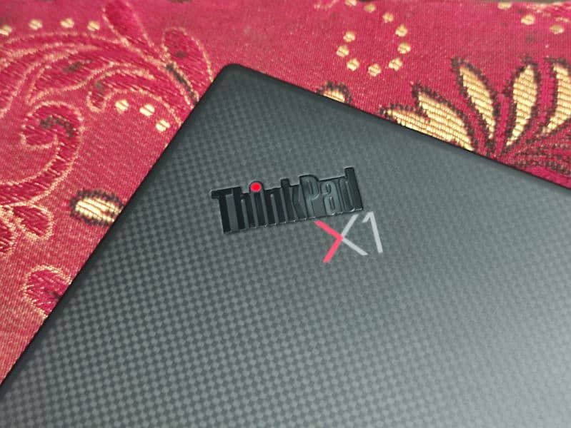 Lenovo Thinkpad X1 Carbon (Ci7 10th gen) carbon fibre Top (4K display) 0