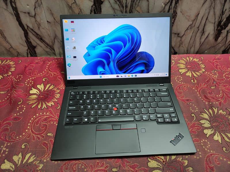 Lenovo Thinkpad X1 Carbon (Ci7 10th gen) carbon fibre Top (4K display) 1