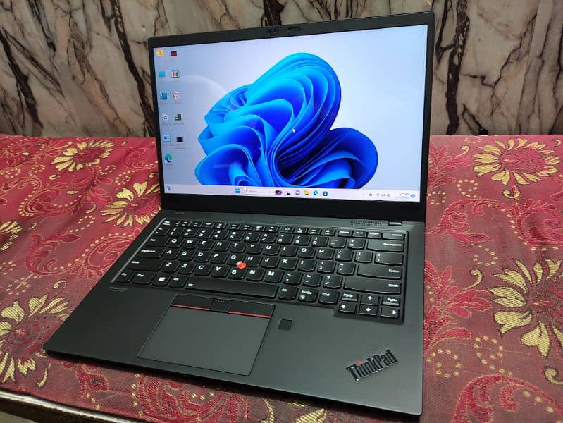 Lenovo Thinkpad X1 Carbon (Ci7 10th gen) carbon fibre Top (4K display) 2