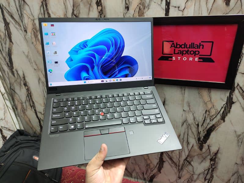 Lenovo Thinkpad X1 Carbon (Ci7 10th gen) carbon fibre Top (4K display) 4