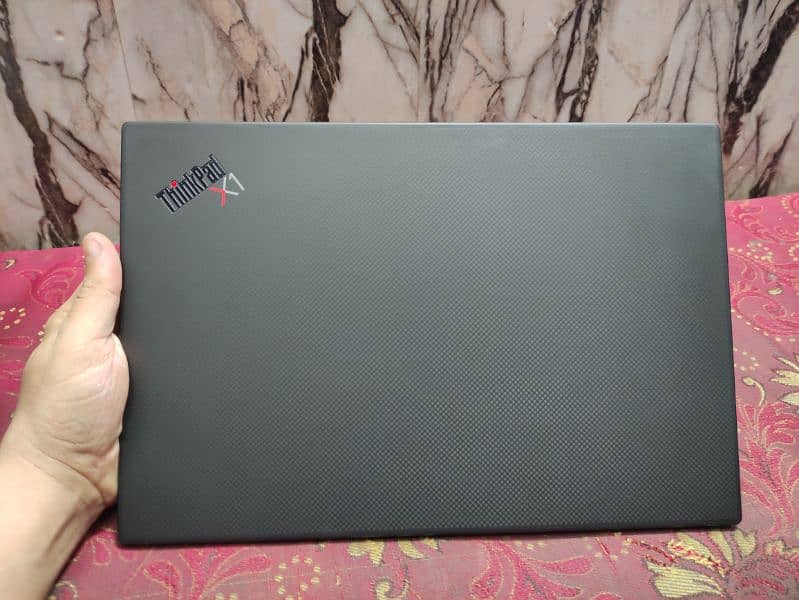 Lenovo Thinkpad X1 Carbon (Ci7 10th gen) carbon fibre Top (4K display) 6