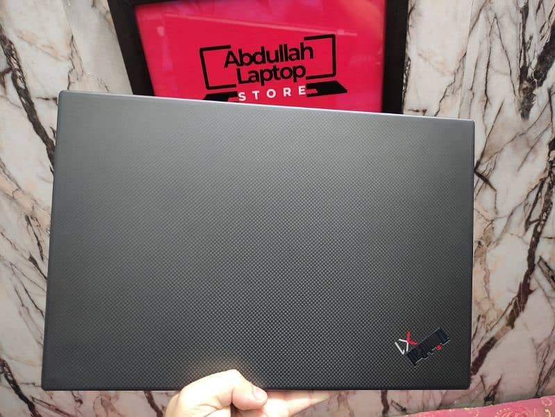 Lenovo Thinkpad X1 Carbon (Ci7 10th gen) carbon fibre Top (4K display) 14