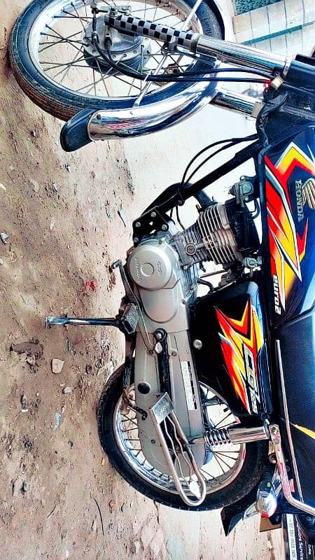 Honda bike 2021 model lavish condition. 5