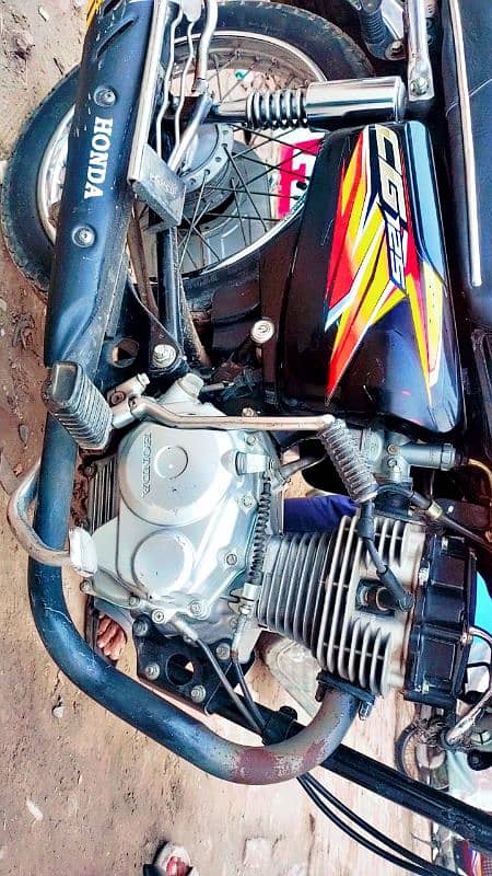 Honda bike 2021 model lavish condition. 6