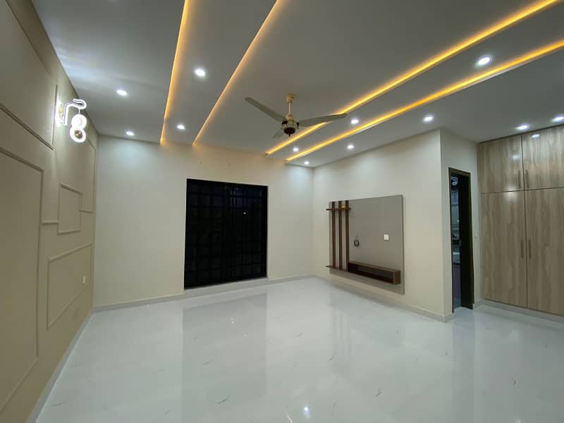 10 MARLA FULL HOUSE AVAILABLE FOR RENT IN WAPDA TOWN 36