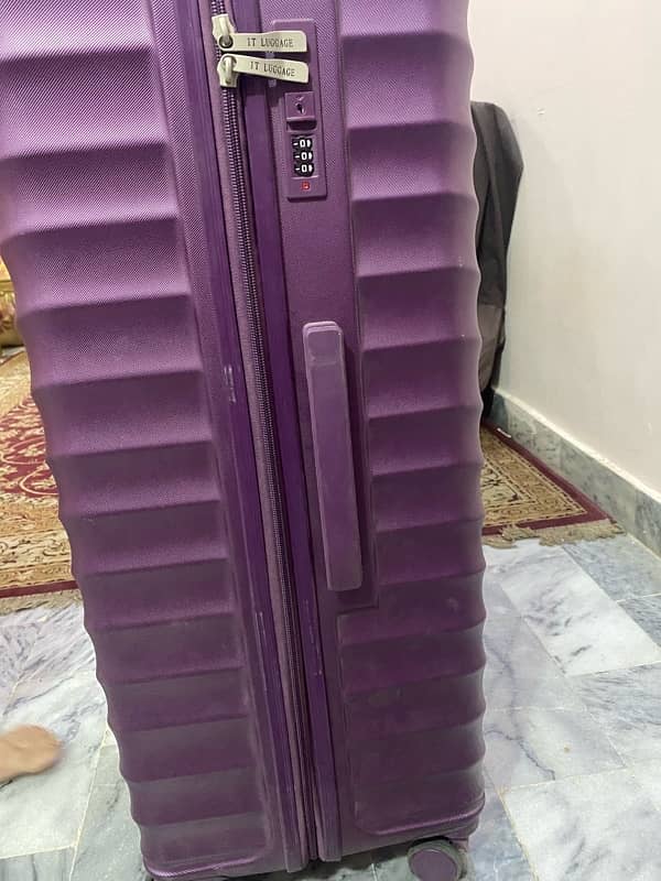 Bag available 40 kg space 1 pce 10 year warranty 15 k only Karachi new 3