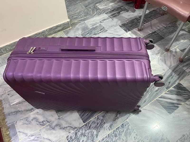 Bag available 40 kg space 1 pce 10 year warranty 15 k only Karachi new 4