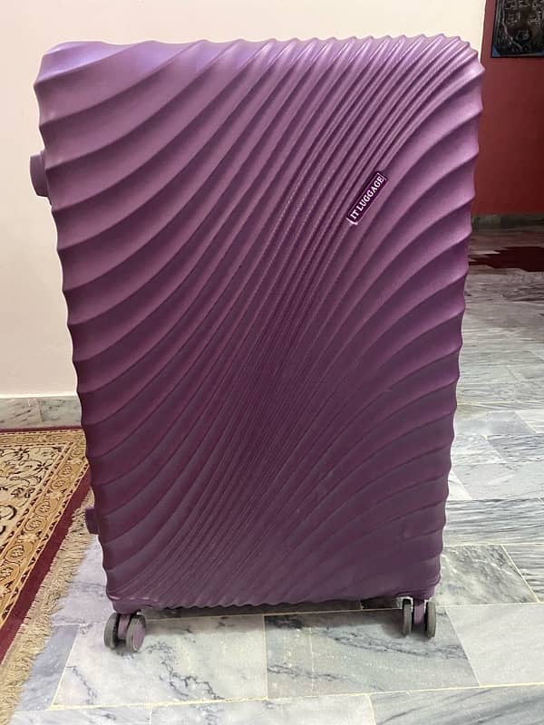 Bag available 40 kg space 1 pce 10 year warranty 15 k only Karachi new 6