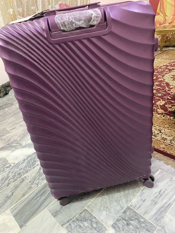 Bag available 40 kg space 1 pce 10 year warranty 15 k only Karachi new 7