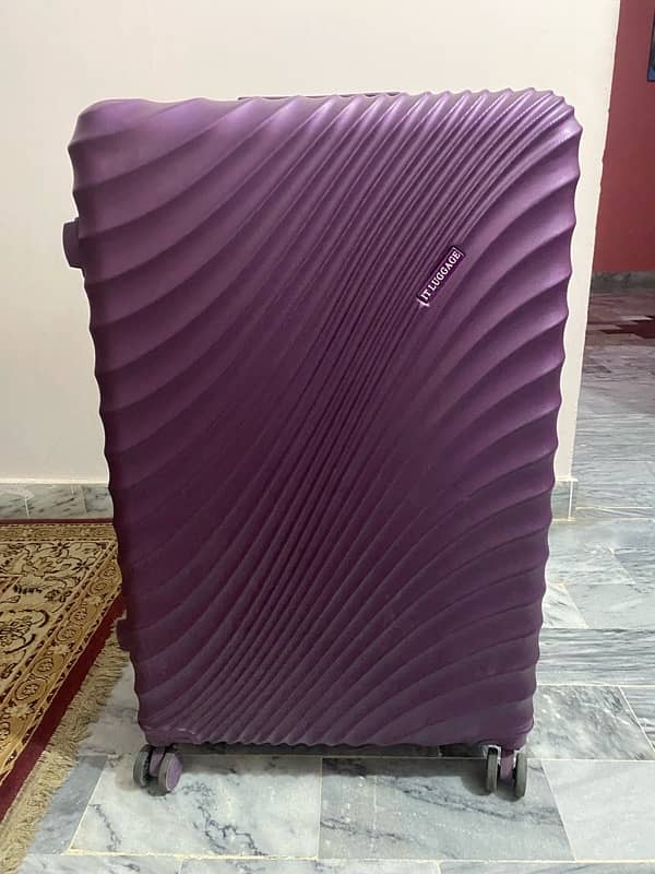 Bag available 40 kg space 1 pce 10 year warranty 15 k only Karachi new 8