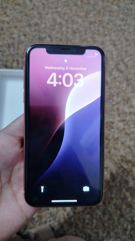 i phone xr 64 gb  with box 10/10 1