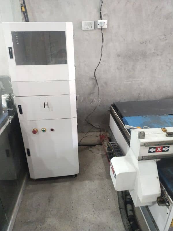 CNC glass cutting machine 3