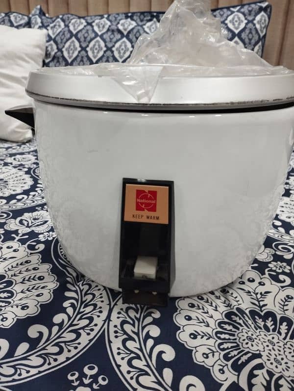 ELECTRIC AUTOMATIC RICE COOKER 3