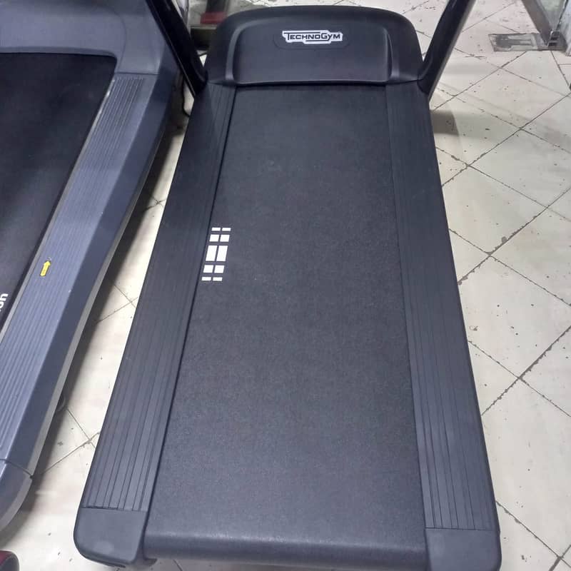 EXCITE® RUN 600|Technogym Excite|Run 600 LED Treadmill 9