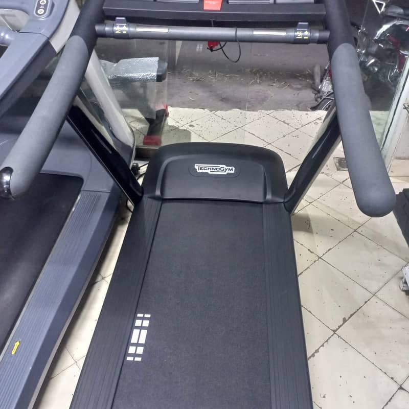 EXCITE® RUN 600|Technogym Excite|Run 600 LED Treadmill 11