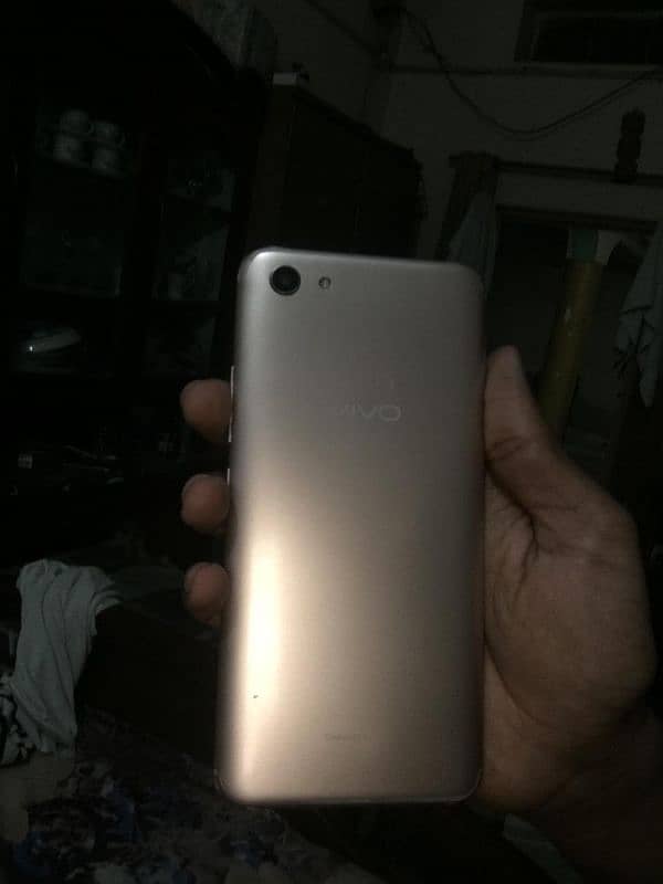 Vivo y81 3