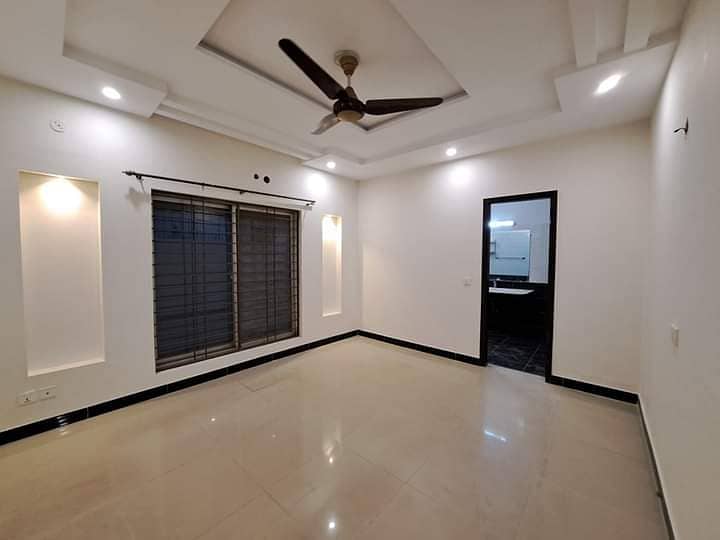 1 Kanal Beautiful House Available For Sale In Airline Society 14