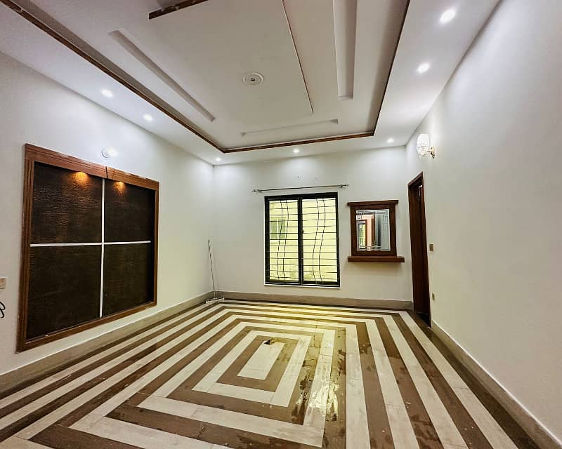 5 Marla luxury Modern House available For Sale In Paragon City Lahore 4