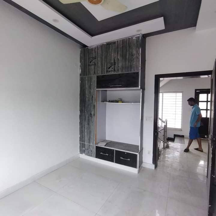 10 Marla Beautiful House Available For Sale In Valencia Town 11