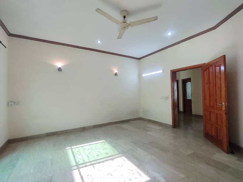 1 Kanal 3 Bed Beautiful Luxurious Upper Portion For Rent in DHA Phase 4 Lahore 4