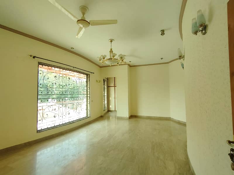 1 Kanal 3 Bed Beautiful Luxurious Upper Portion For Rent in DHA Phase 4 Lahore 10