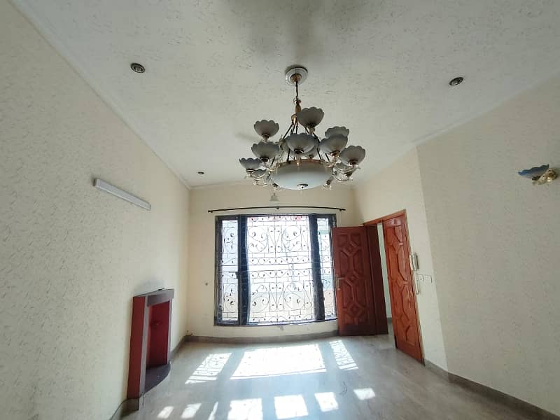 1 Kanal 3 Bed Beautiful Luxurious Upper Portion For Rent in DHA Phase 4 Lahore 14