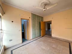 5 marla house 5 bedroom tvl kichan near emporium mall or expo center 0