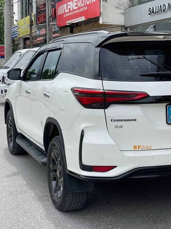 Toyota Fortuner Legender 8