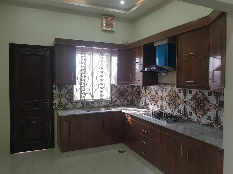 10 Marla Lock Option For Rent In Tauheed Block 4