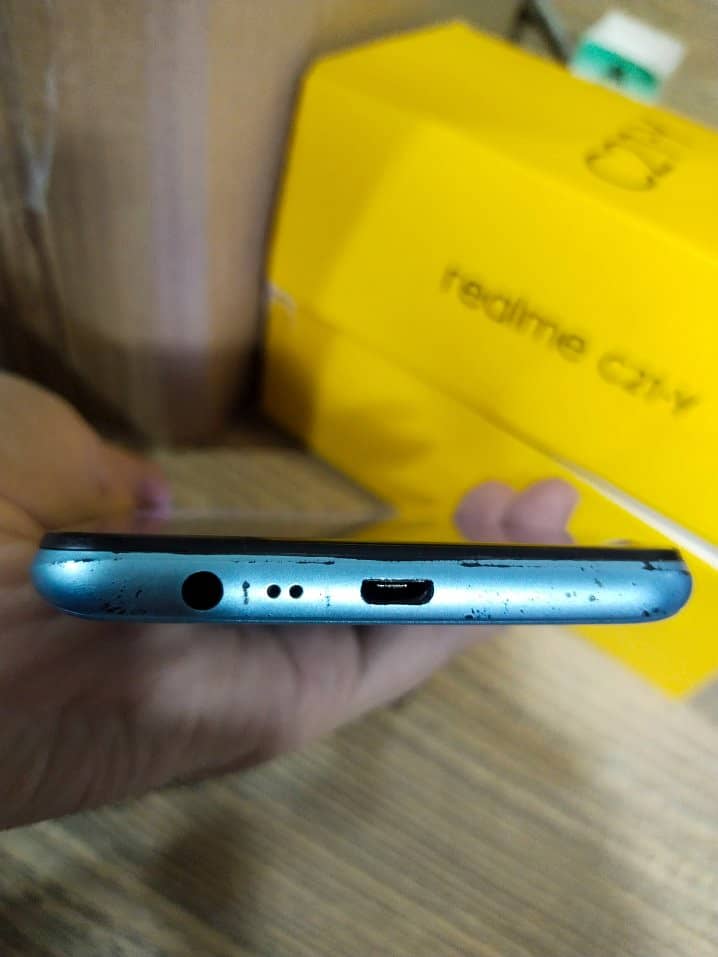 Realme C21y 4gb/64gb with Complete saman 5