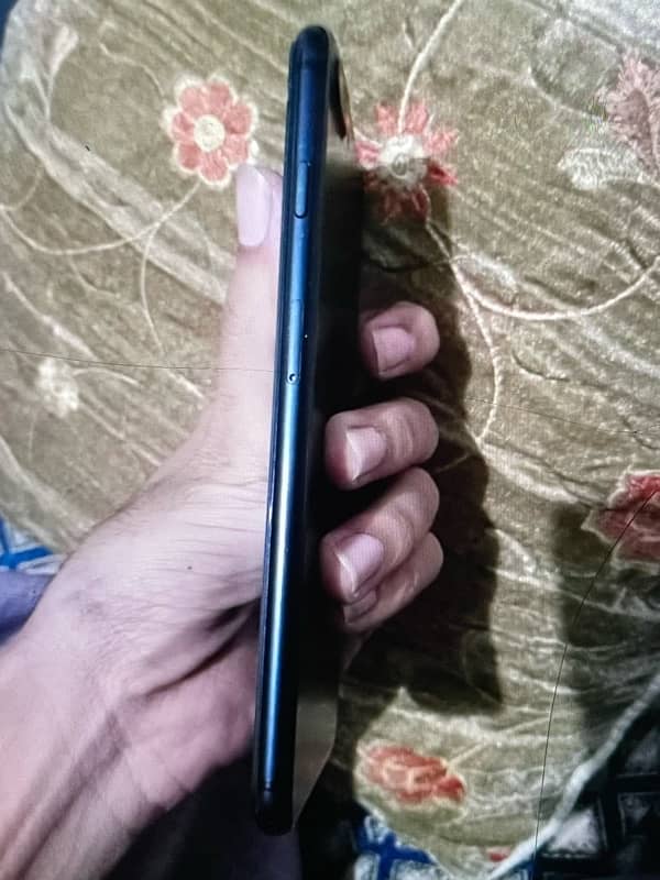 Iphone 7 plus pta , Black colour less ho jay gi 11