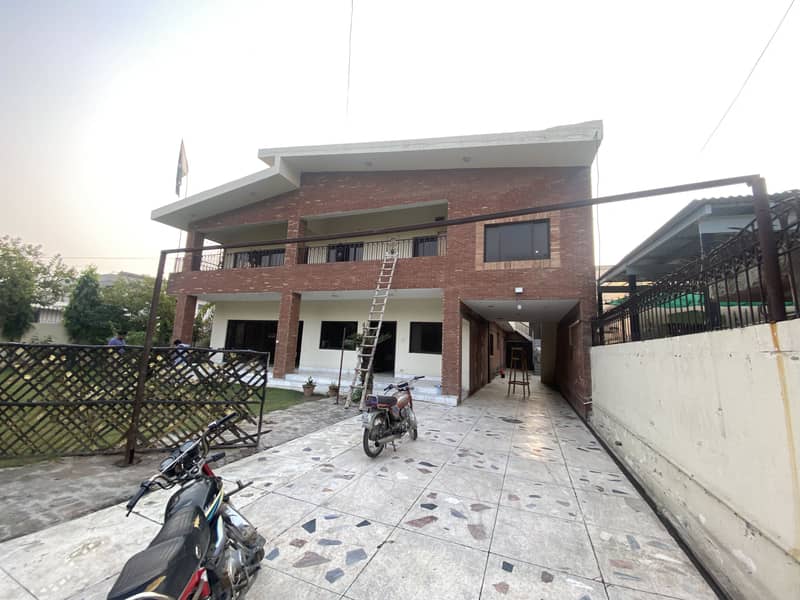 2 Kanal Sami Commercial House For Rent For Silent Office Use Near Emporium Mall Johar town 0